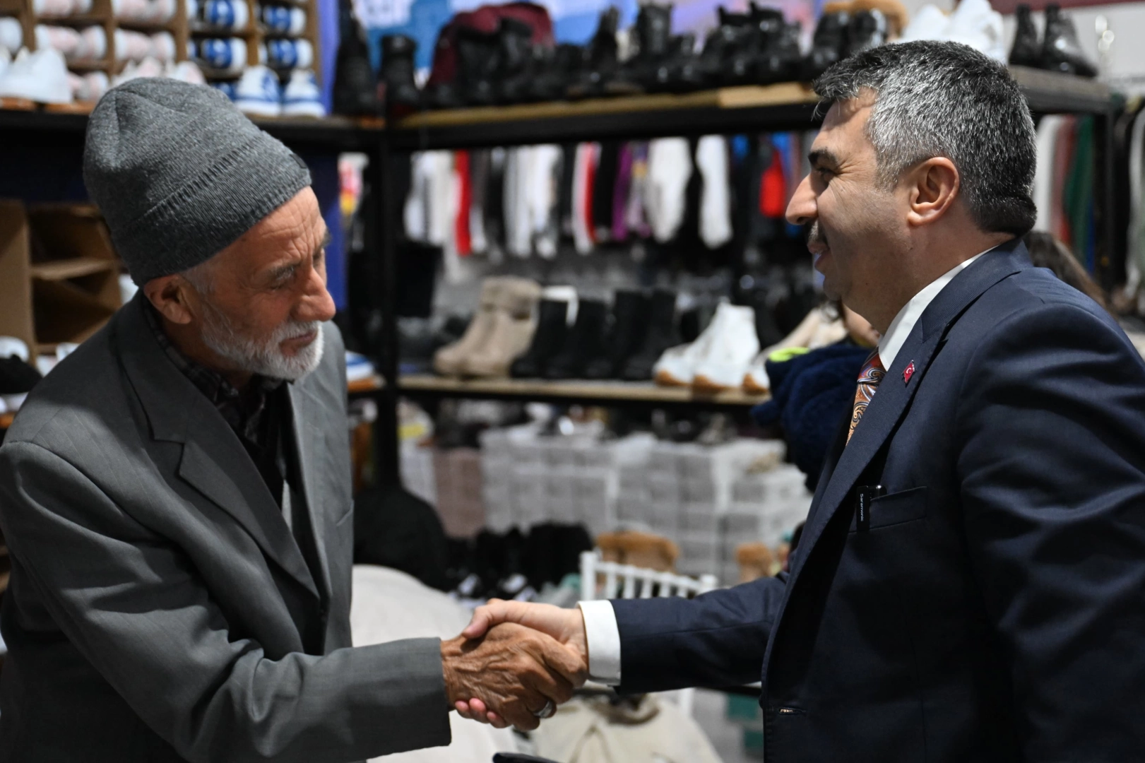 Bursa'da Yıldırım Belediyesi 10 bin ilçe sakinine bayramlık hediye etti