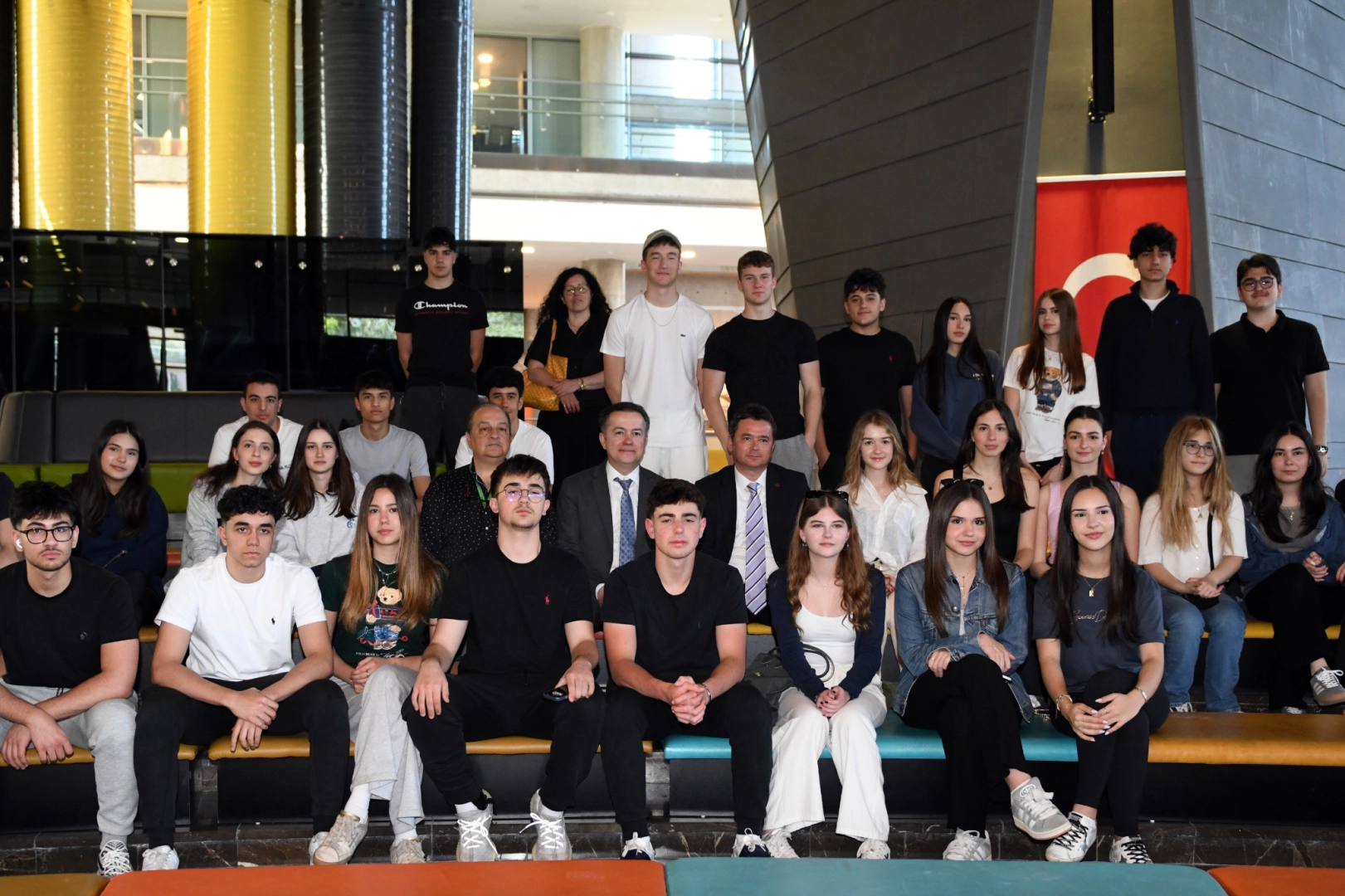 Başkan Aydın Robotik Eğitime destek veren gençlerle buluştu