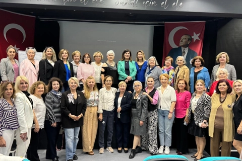 İzmir Kadın Kuruluşları Birliği’nde bayrak değişimi