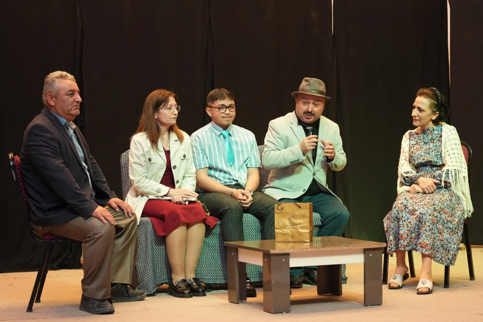 Bursa Yenişehir’de profesyonel oyunculara taş çıkardılar