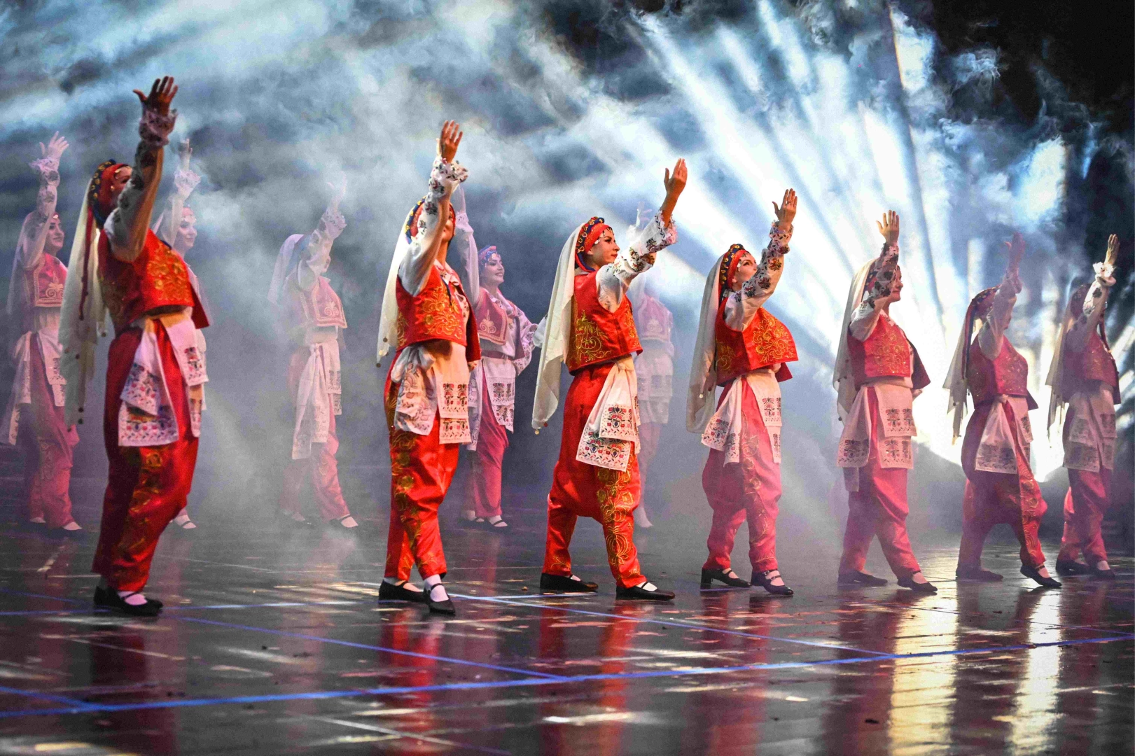 Bursa Maarif Halk Dansları'ndan 'Göçün Kadınları' gösterisi