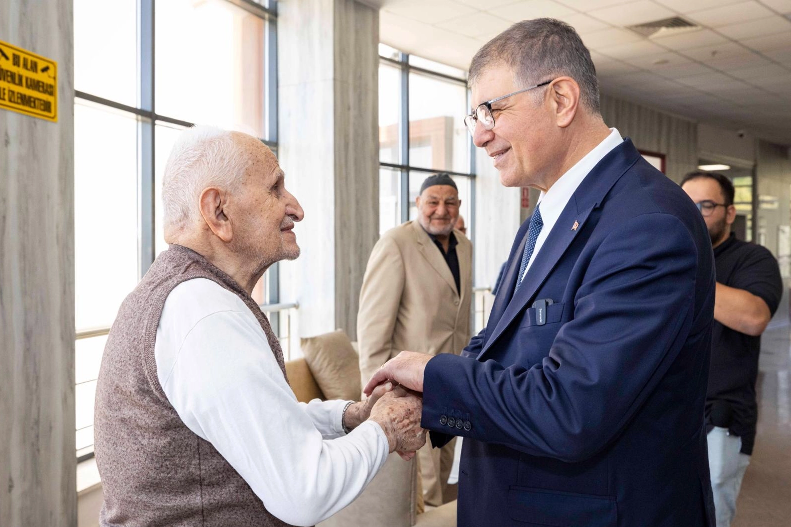 İzmir'de Başkan Tugay'dan bayram öncesi ziyaretler