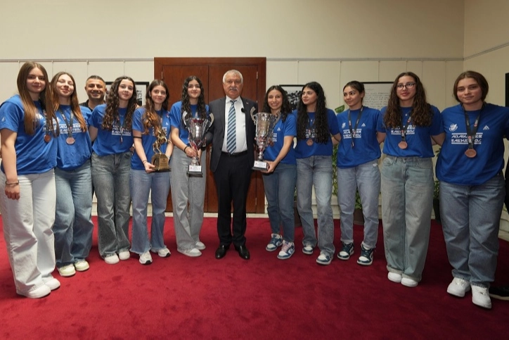 Adana Büyükşehir U18 Kız Basketbol Takımı Türkiye 3’üncüsü