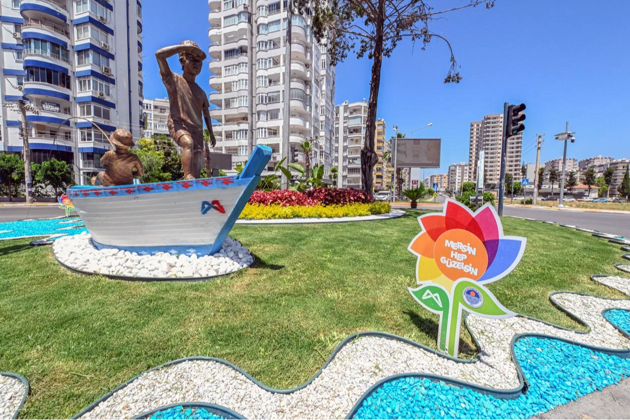 Mersin’de kent estetiğine yaz dokunuşu