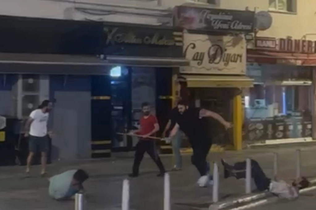 Düzce Şerefiye’de sokak ortasında çıkan kavga şaşırttı!