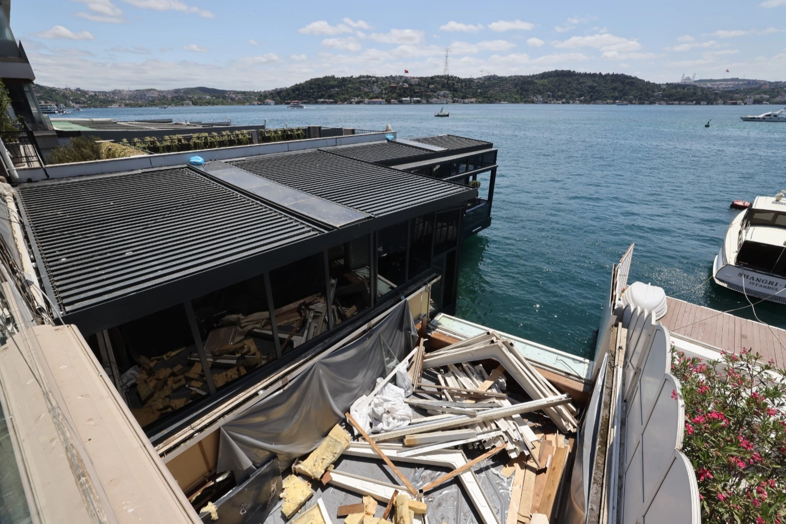 İstanbul Boğazı'nda kaçak yapı avı!