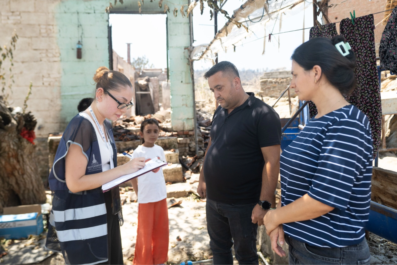 İzmir’de yangın mağdurlarına destek... Ekipler sahada