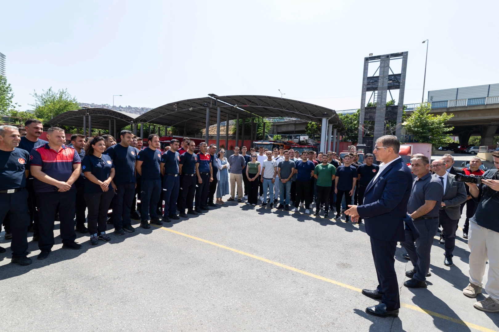 Başkan Tugay'dan izmir'in ateş savaşçılarına teşekkür