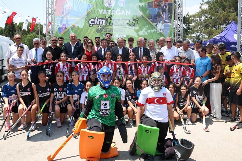 Muğla Yatağan’a çim hokeyi sahası açıldı