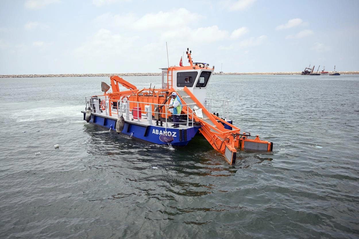 Mersin Büyükşehir Belediyesi, denizleri 60 ton atıktan arındırıyor