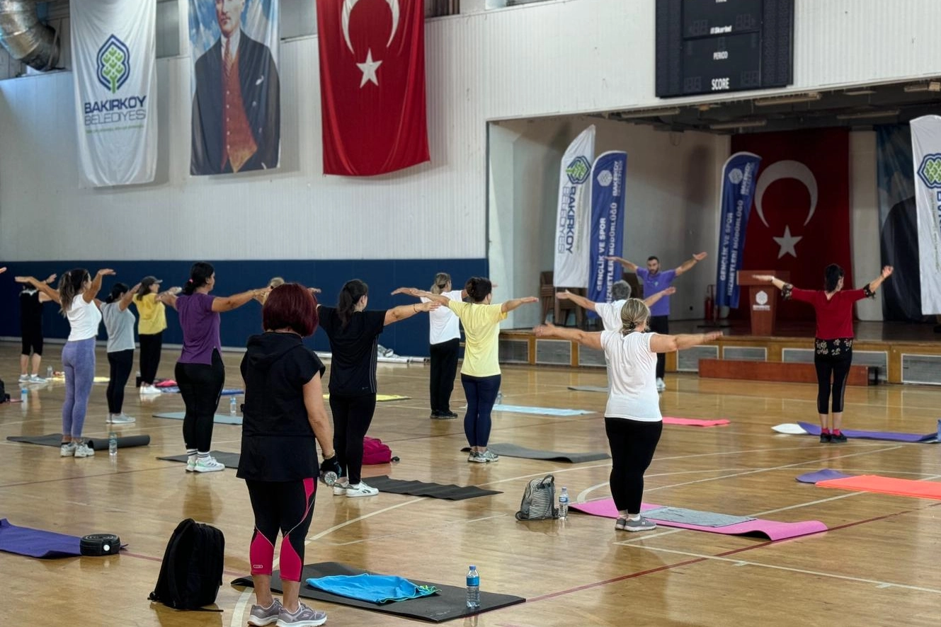 İstanbul Bakırköylü kadınlar güne sportif başlıyor