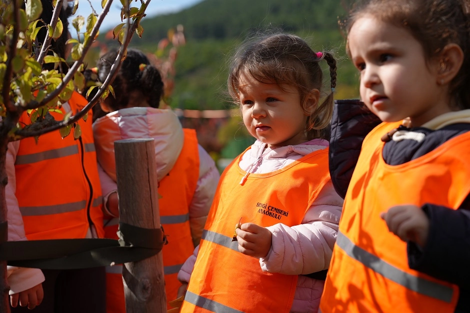İstanbul Maltepe’de minik eller toprağa can verdi