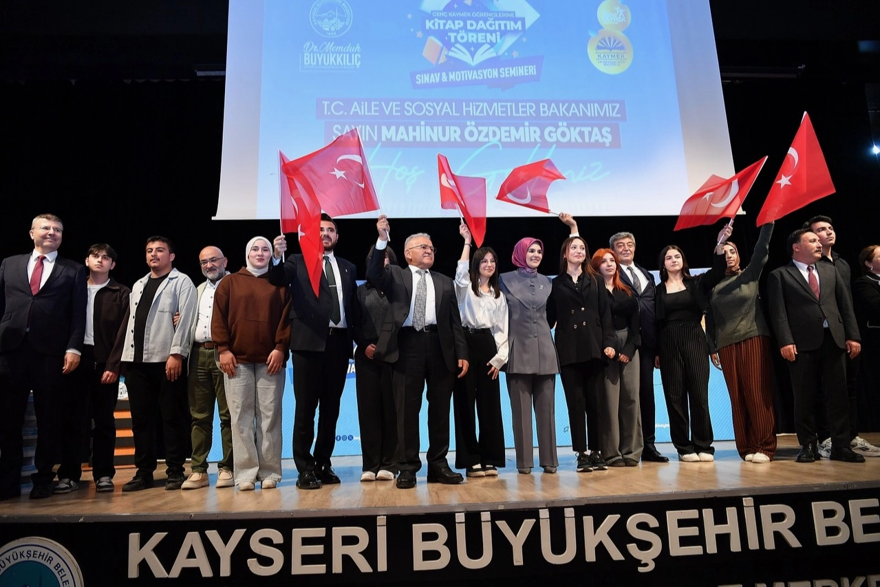 Kayseri Büyükşehir'den öğrencilere kitap desteği