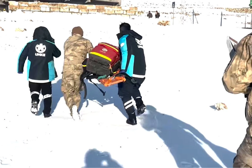 Batman'da rahatsızlanan vatandaşı Jandarma helikopterle ulaştırdı