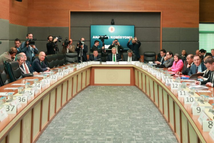 Başörtüsü teklifi komisyonda kabul edildi… Evlilik Birliliği yeniden tanımlandı