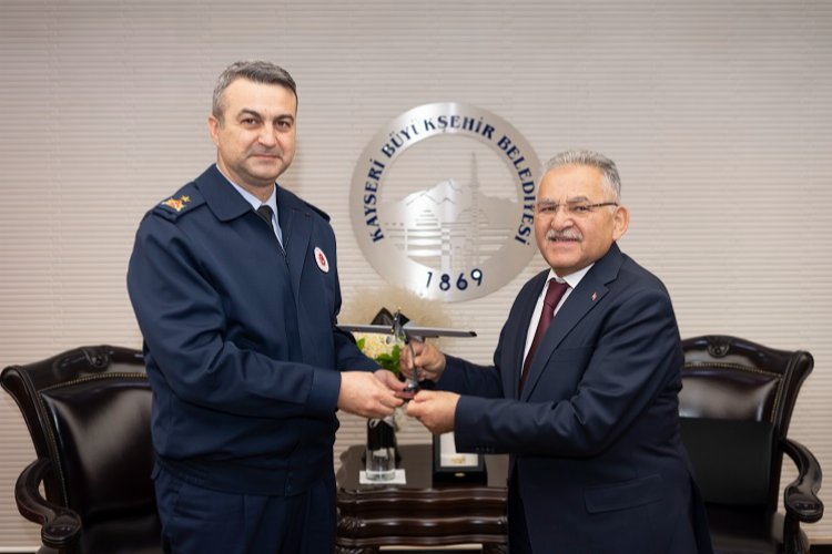 Garnizon’dan Büyükkılıç’a anlamlı hediye