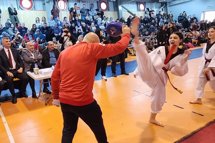 Gölcük’te 410 taekwandocu kuşak atladı
