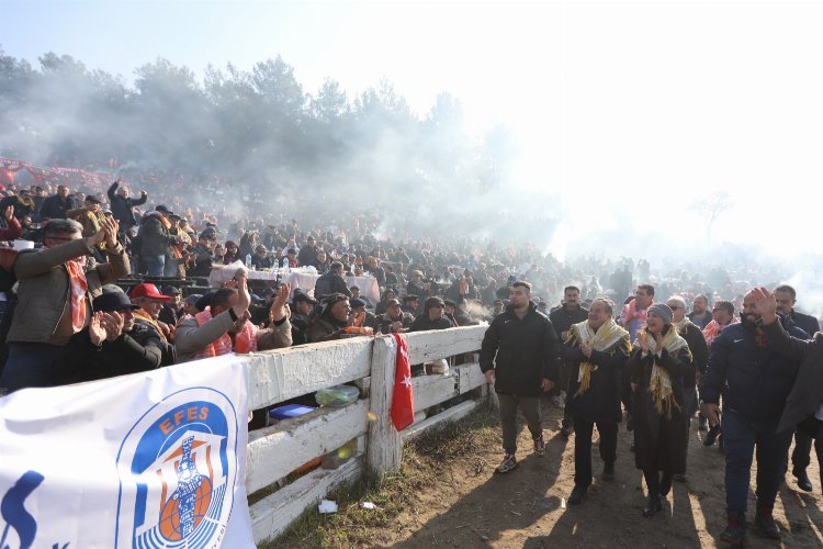 Onbinlerce deve tutkunu Efes Selçuk’ta buluştu