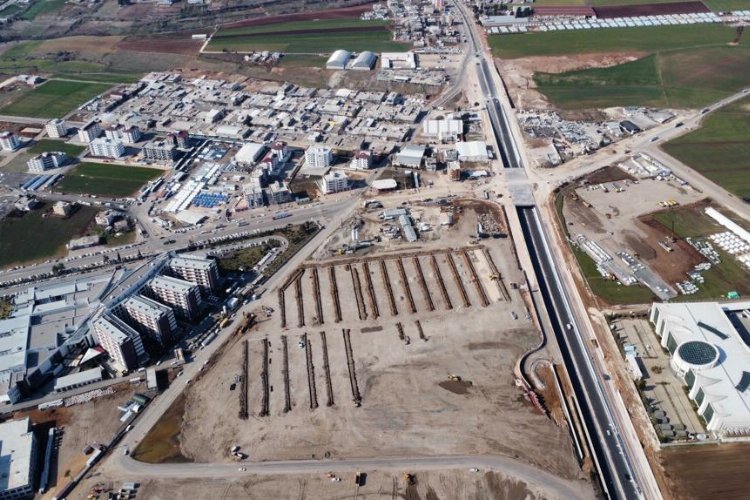 Bakanlar ‘Ekşioğlu Vakfı Konteyner Kenti’ni inceledi