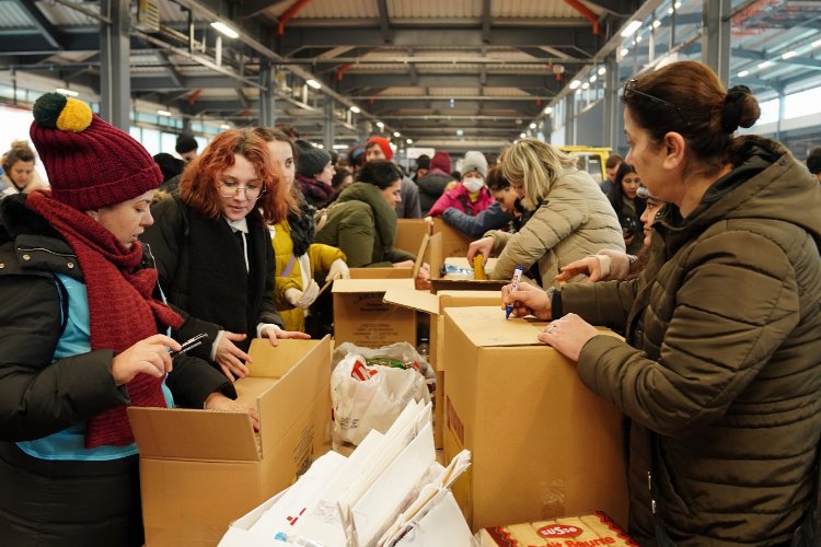 Beylikdüzü’nün gönülü ordusu dayanışma köprüsü kurdu