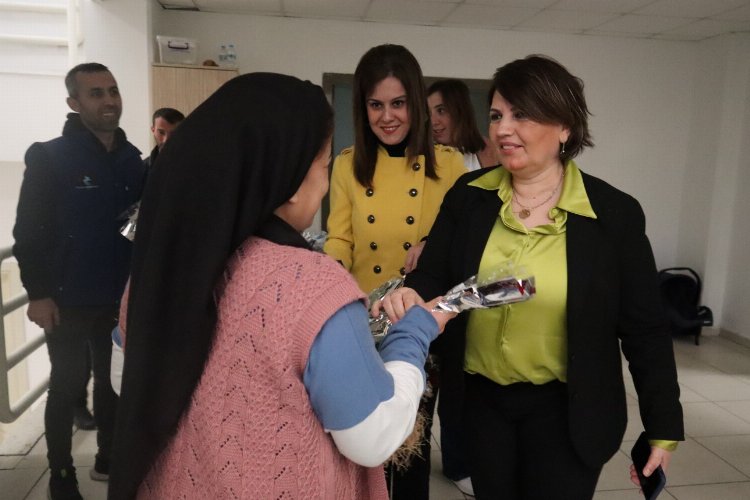 Düzce’de depremzede kadınların 8 Mart’ı kutlandı