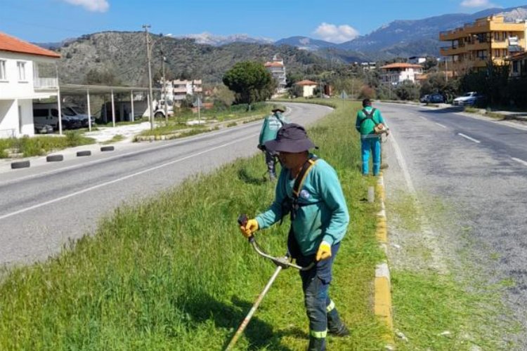 Milas Belediyesi’nden park bahçelere bakım