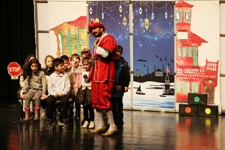 Rize’de ‘Hacivat-Karagöz’le sahne aldılar