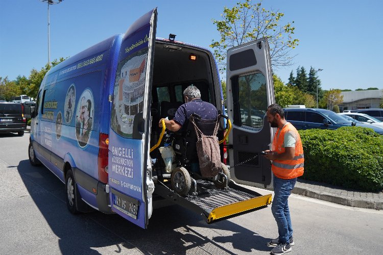 Çayırova Belediyesi’nden hasta nakil hizmeti