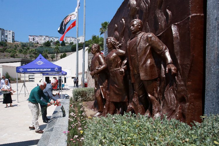 İzmir Karabağlar’da aydınlar özlemle anıldı