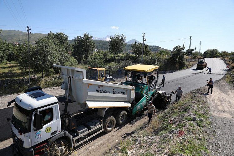 Kayseri Melikgazi’de asfalt çalışmaları hız kesmiyor