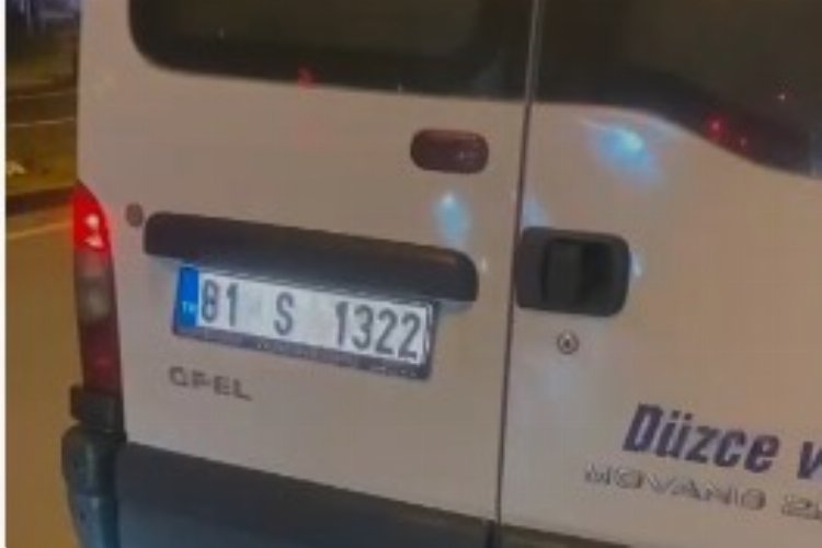 Düzce’de sahte plakalı servis aracı denetimde yakalandı