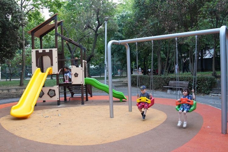 İstanbul Kadıköy’de yakılan park yeniden hayat buldu