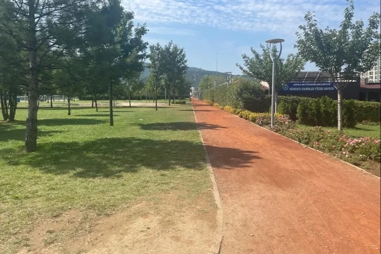 Bursa’da sıcak hava nedeniyle parklar boş kaldı