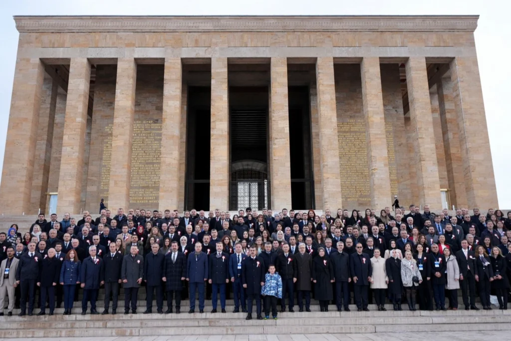Bakan Tekin 81 ilin öğretmenleri ile Ata’nın huzurunda