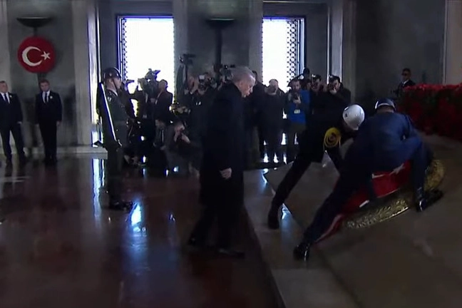 Devlet erkanı Anıtkabir’de… Erdoğan: Yeniden Büyük Türkiye hedefi ile ilerliyoruz