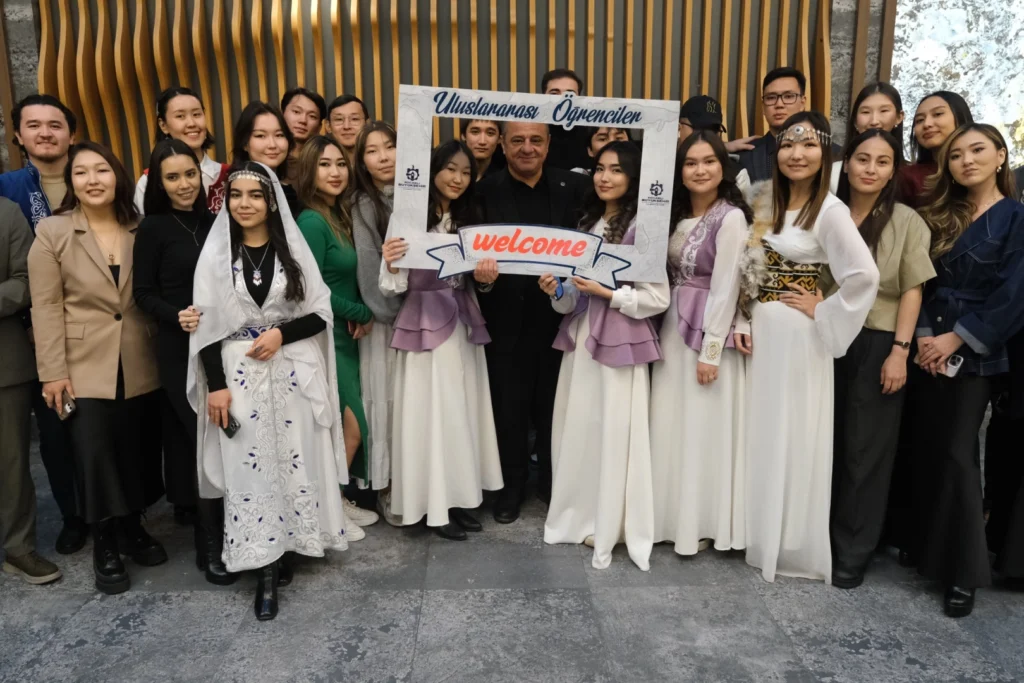 Kocaeli’nde öğrenim gören uluslararası öğrenciler ‘Evinize Hoş Geldiniz’ programında buluştu