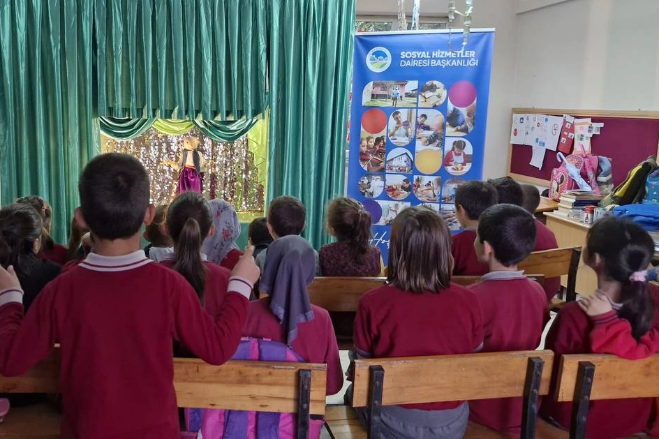 Sakarya’da şehrin her tarafına ‘Bir Hikaye Bin Neşe’ taşıyorlar