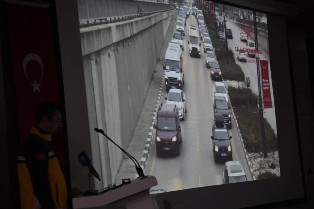 Manisa’da ‘fermuar sistemi’ topluma tanıtılıyor