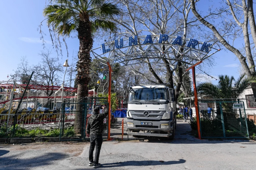 İzmir Lunapark’ta tahliye işlemleri başladı