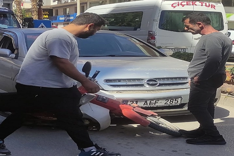 Antalya Kumluca’da maddi hasarlı trafik kazası