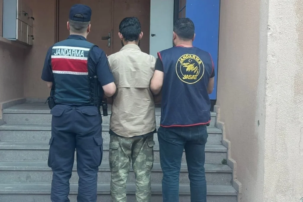 Artvin’de, kesinleşmiş 21 yıl 2 ay cezası bulunan şahsı JASAT yakaladı