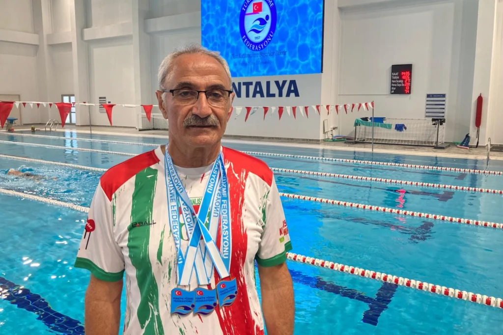 Bostanlısporlu Ateş’ten yüzmede 1’i altın, 5 madalya