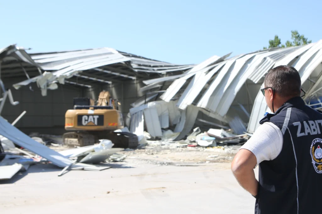 Bursa Nilüfer’de 2 kaçak yapı yıkıldı