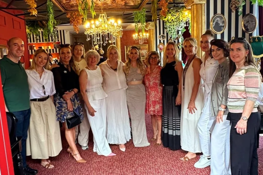 Bursa’da Victoria Art Cafe sanatseverlerle buluştu