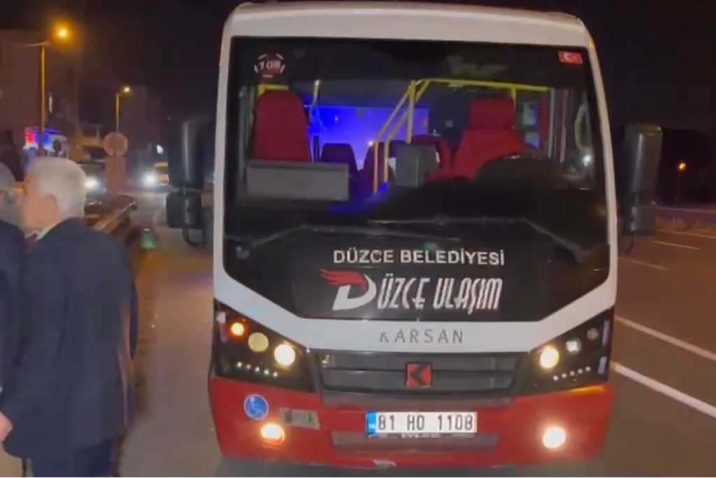 Düzce’de şehiriçi yolcu minibüsü yayaya çarptı