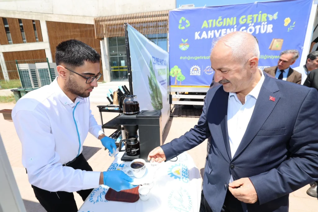 Gebze’de ‘atığını getir, kahveni götür’
