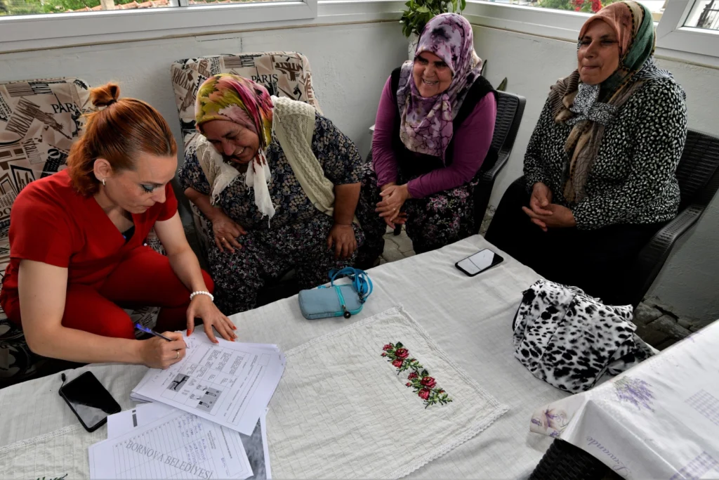 İzmir Bornova’da sağlık eğitimi köylerde
