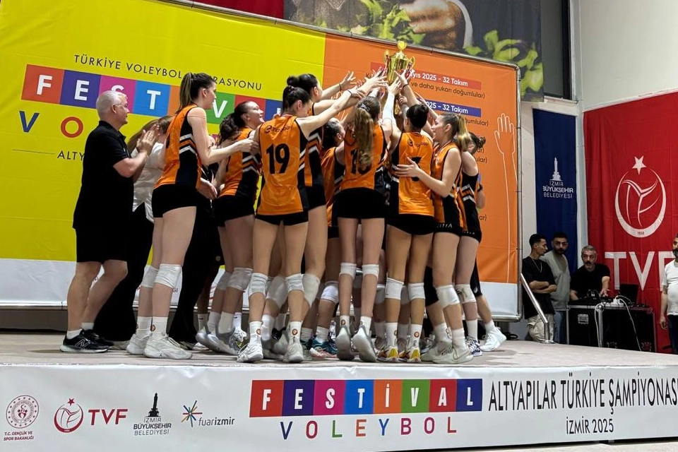 İzmir’de ‘Festival Voleybol’da ilk ödüller verildi