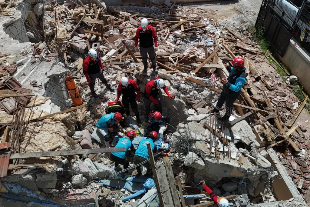 Kocaeli’deki deprem tatbikatı gerçeği aratmadı