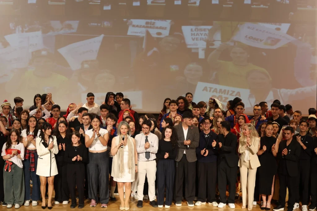 LÖSEV gençlerinden ‘Atam izindeyiz’ mesajı